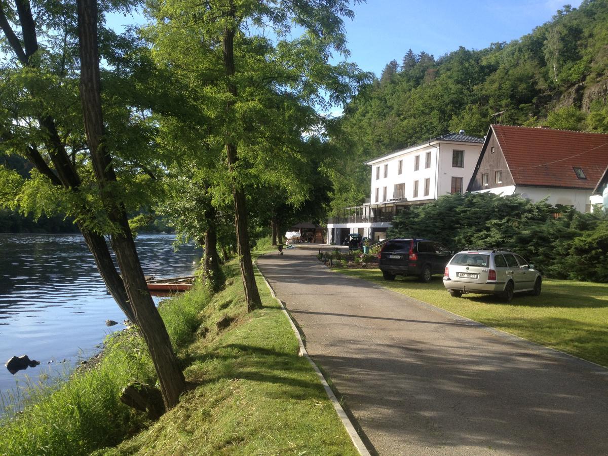 Hotel Mandát Hradišťko Buitenkant foto