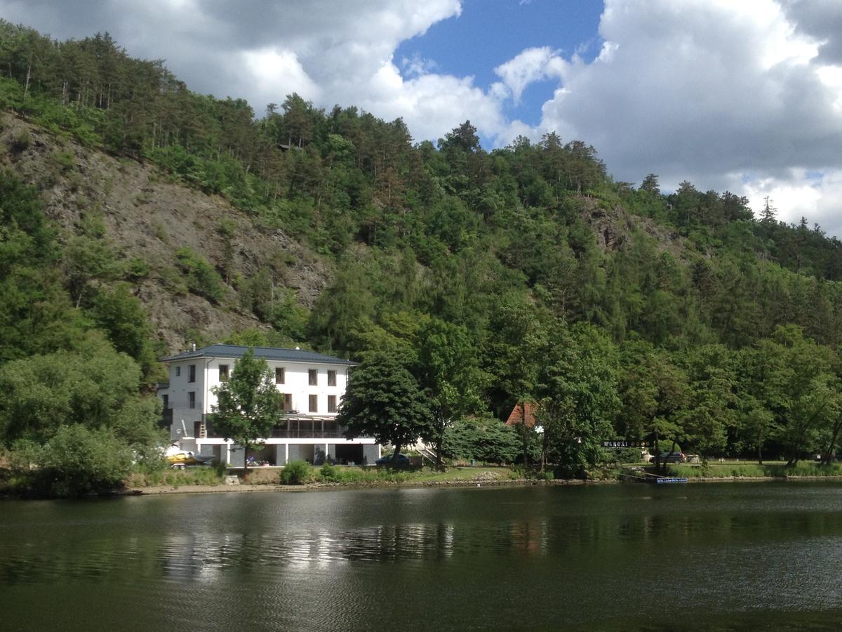 Hotel Mandát Hradišťko Buitenkant foto